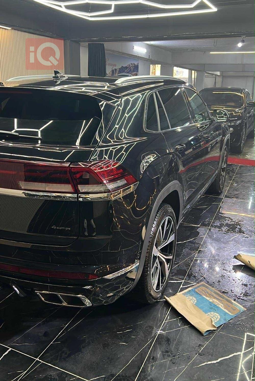 ڤۆڵکسواگن ئەتڵەس کرۆس سپۆرت